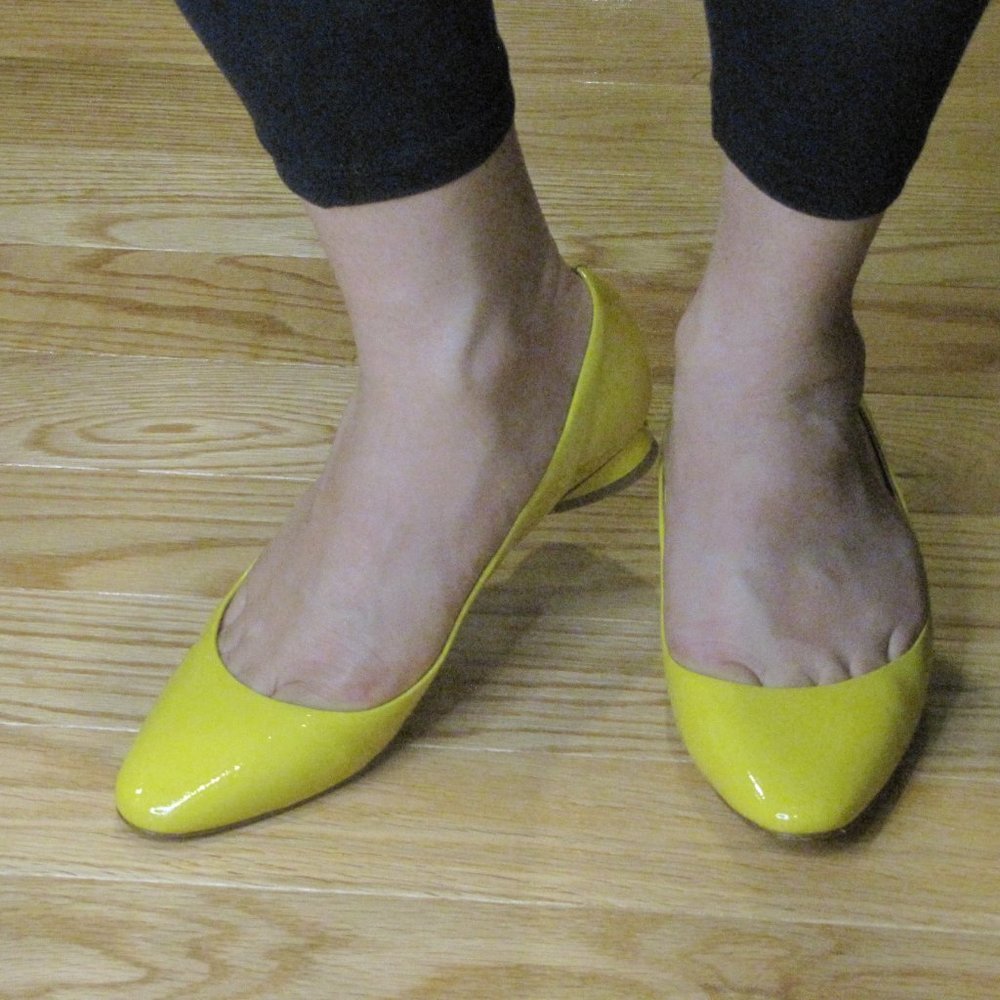 Kate Spade Fallyn Almond Toe Yellow Vibrant Canary Patent Leather Flats 9.5 +Box